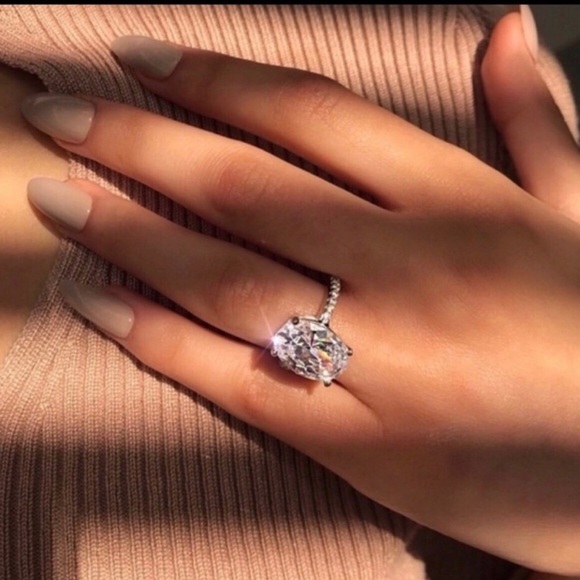 White Sapphire Oval 5 Ct SS 925 Engagement Ring - Picture 4 of 9